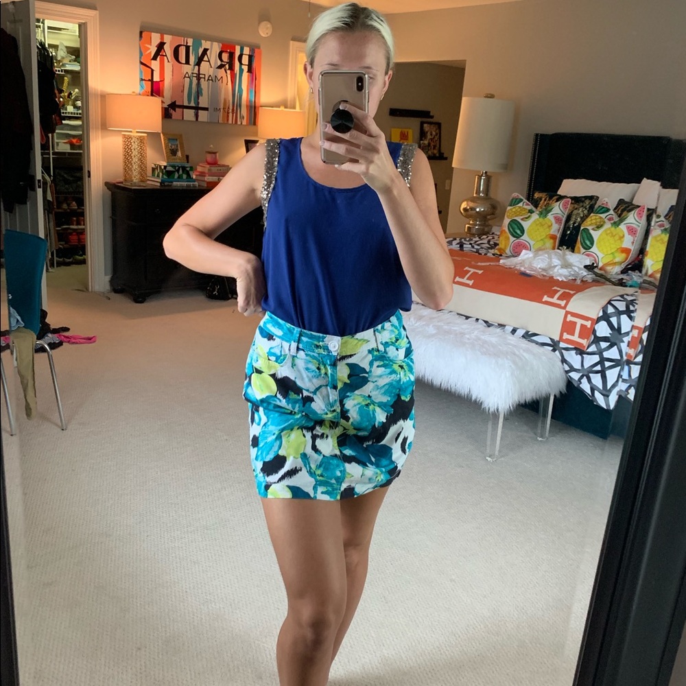 Adorable skort like new needs a new home ! - Picture 1 of 6